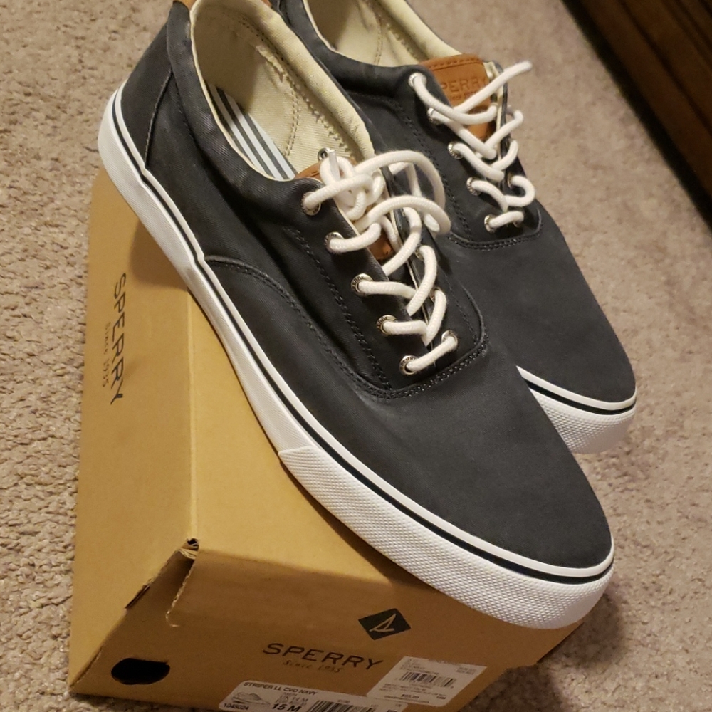 *NWT* MENS SPERRY SHOES